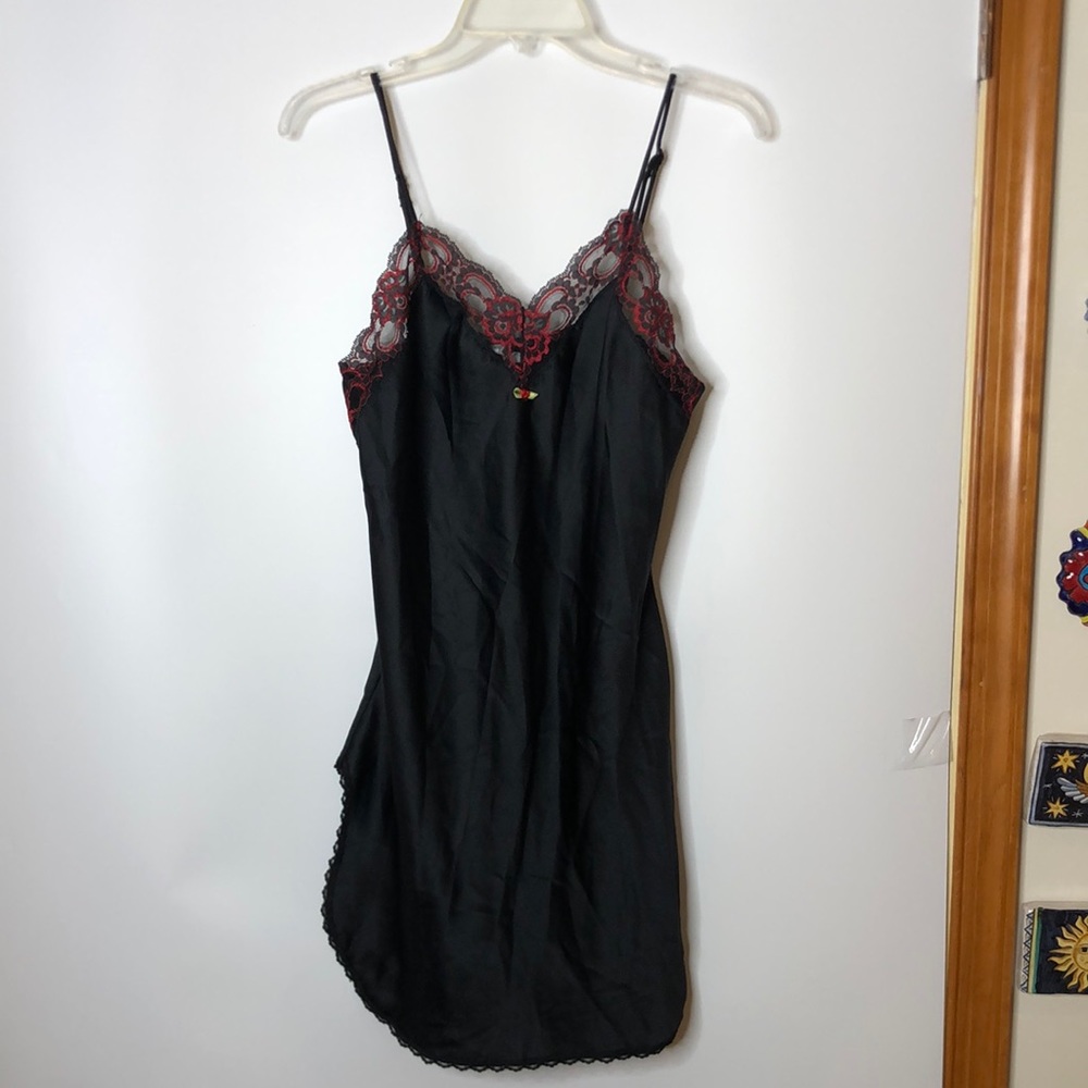 Undercover Wear Women's Black Red Sleeveless Lace Negligee S SMALL